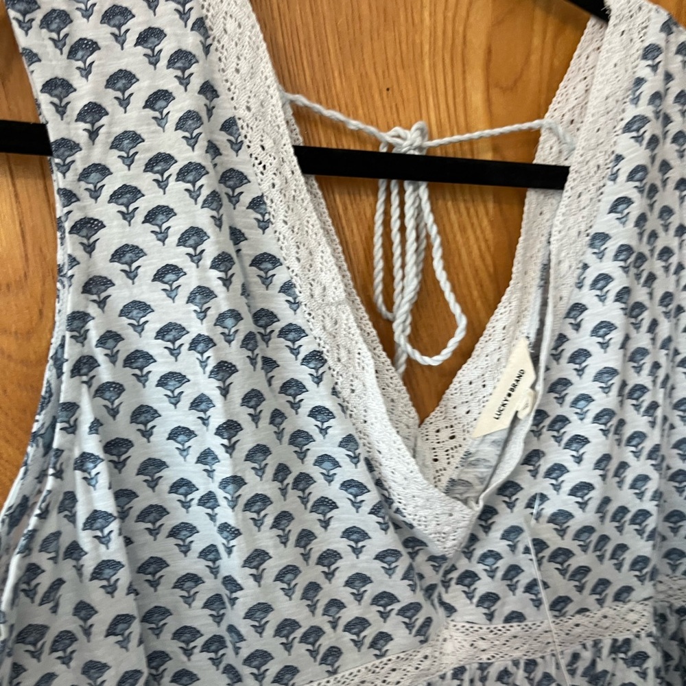 Lucky Brand White and Blue Patterned vneck tank  Blouse XL - Picture 5 of 6